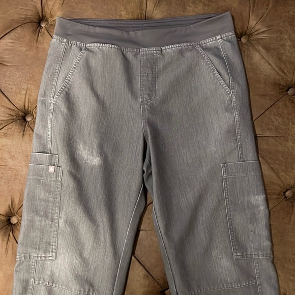 Used Figs scrub pants. Size Smalll - Picture 1 of 9